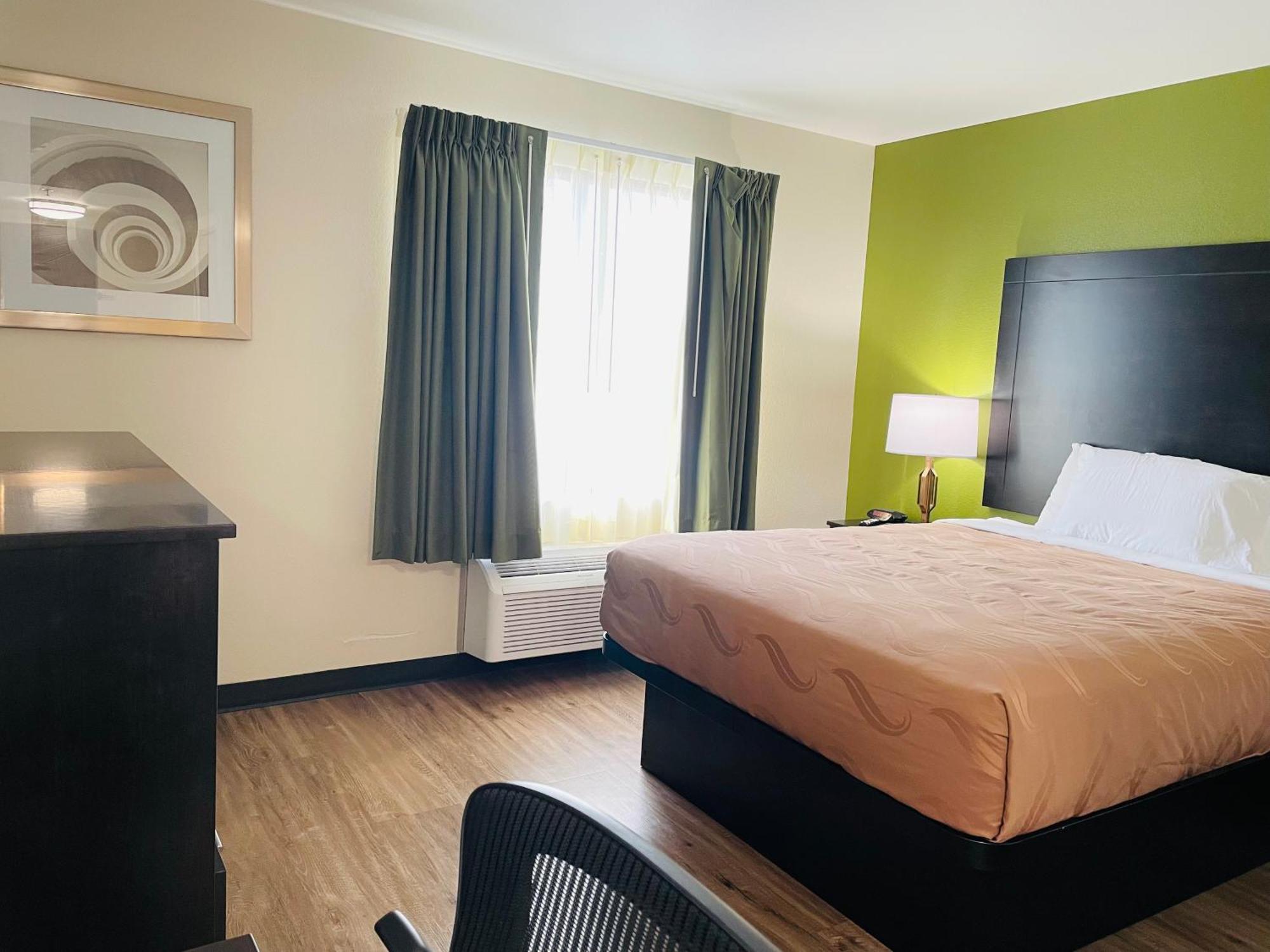 Quality & Charles South Hotel 3*