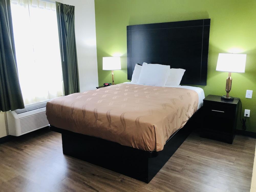Hotel Quality & Charles South Lake Charles