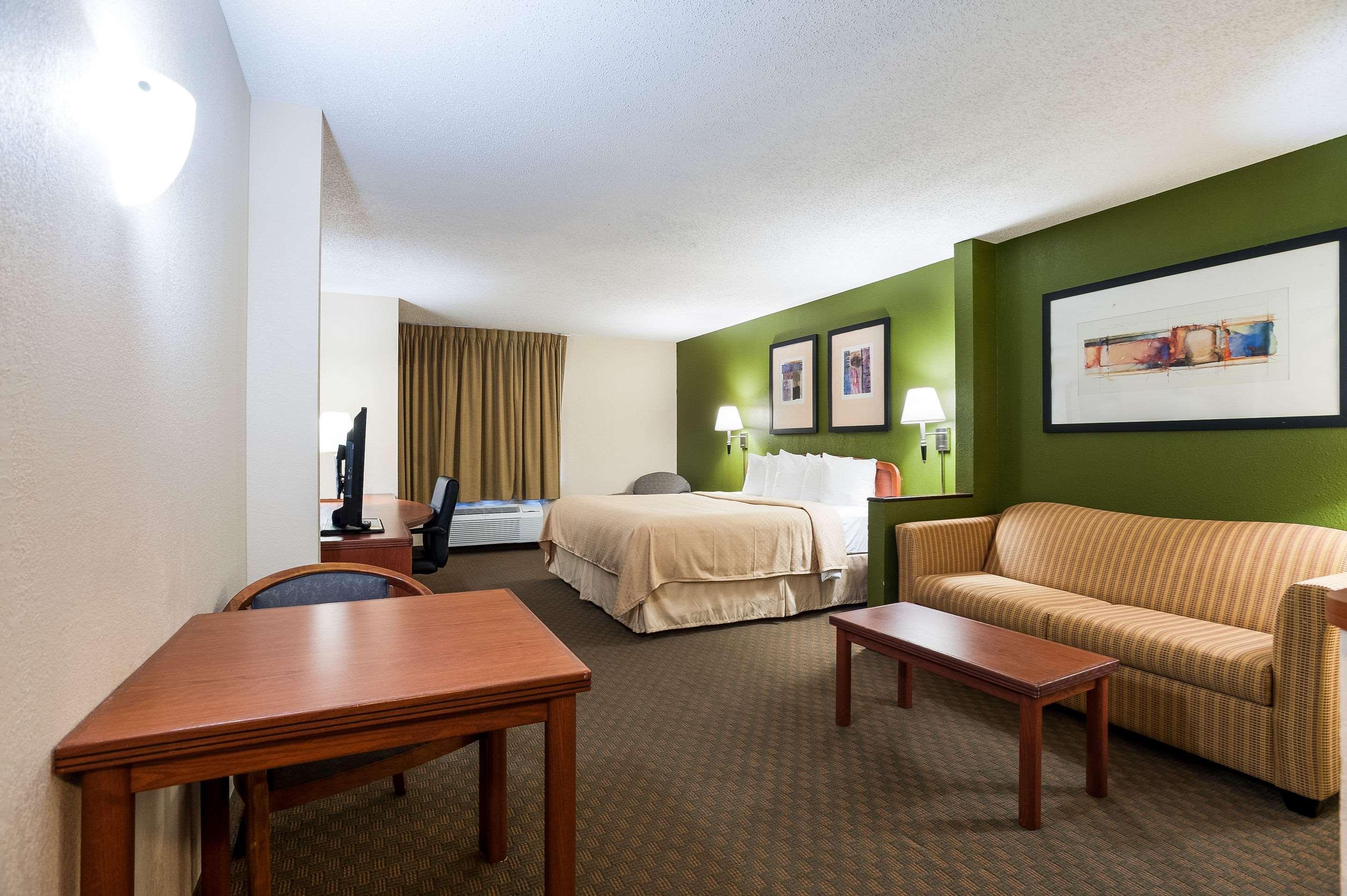 Quality & Charles South 3* Lake Charles