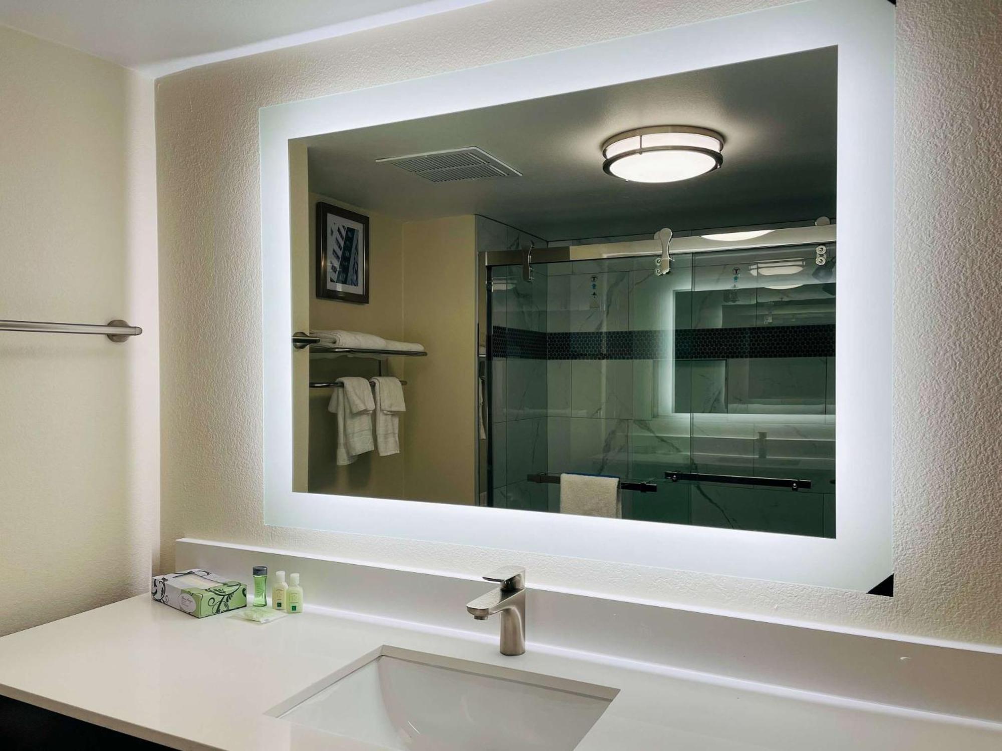 Quality & South Hotel 3*